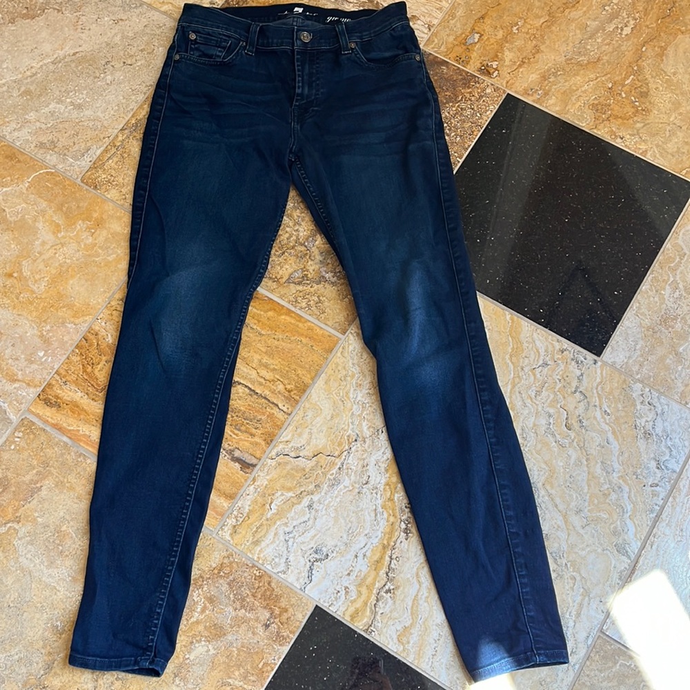 7 for all mankind Gwenevere sz29 dark blue wash w/intentional fading/distressing